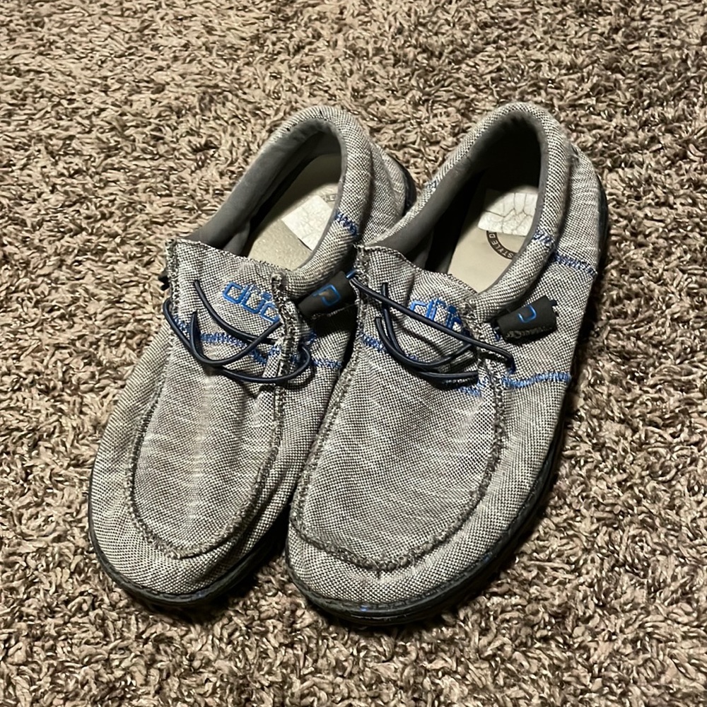 Hey dudes… mens size 6… still in great shape! Gray and blue